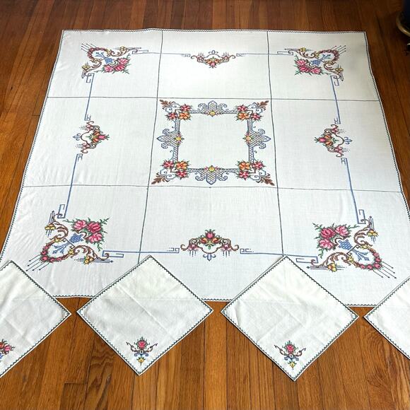 Vintage White Cotton Blend Embroidered Tablecloth with 4 Matching Napkins Floral - Picture 1 of 16